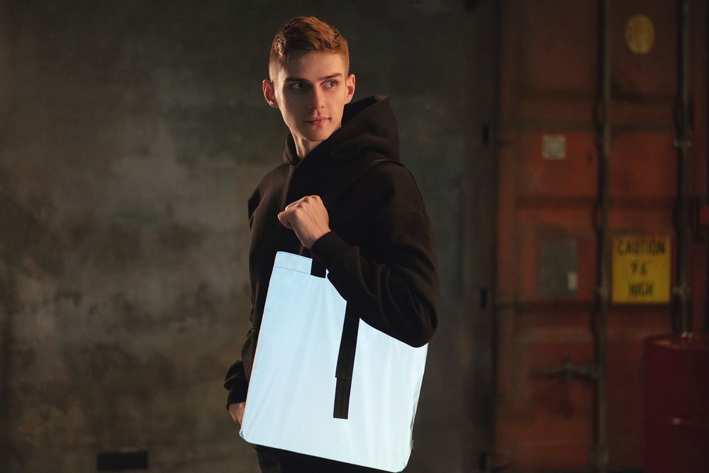 Шопер Manifest из светоотражающей ткани, серый арт.12347.11