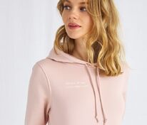 Худи женское с вышивкой &laquo;Крошка&raquo;, розовое арт.71140.15