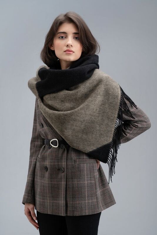 Палантин Charming, черный с бежевым арт.15987.31