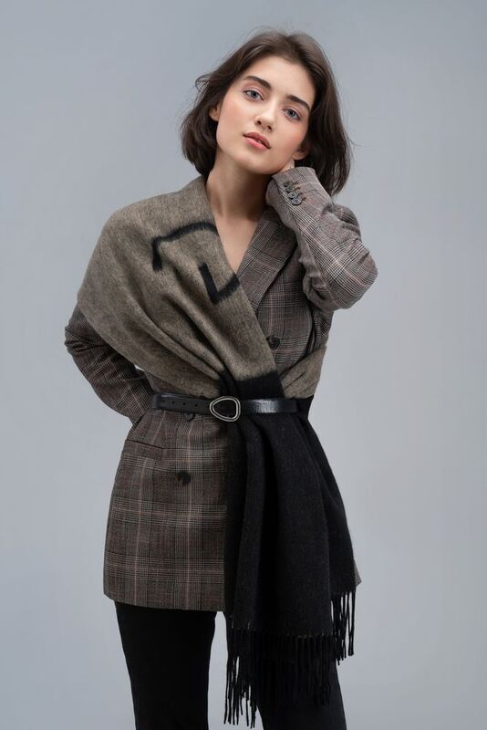 Палантин Charming, черный с бежевым арт.15987.31