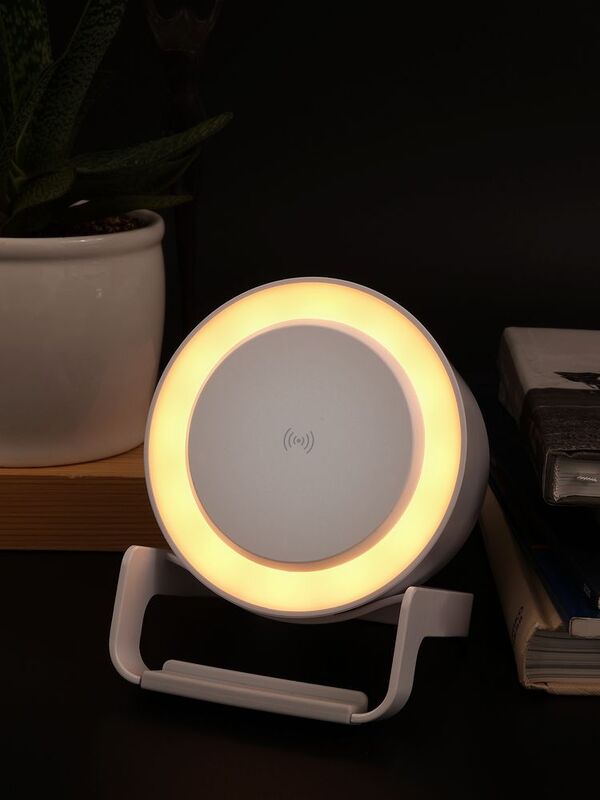 Лампа с колонкой и беспроводной зарядкой moonLight, белая арт.13927.60