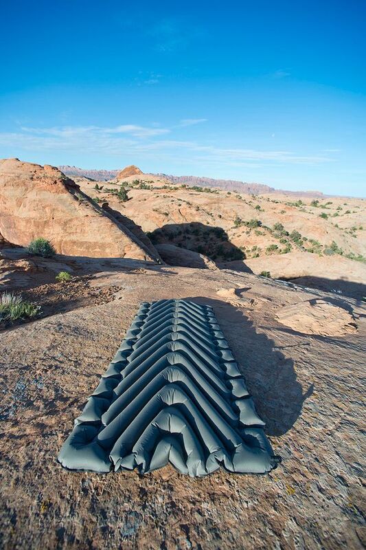 Надувной коврик Static V Luxe, серый арт.14670.11