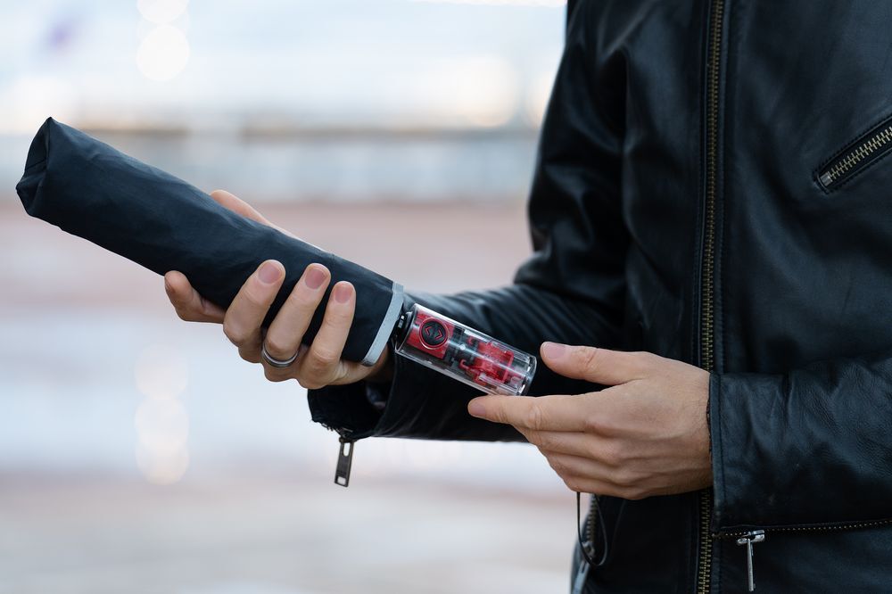 Зонт наоборот складной Futurum со светоотражающим кантом, черный арт.15844.30