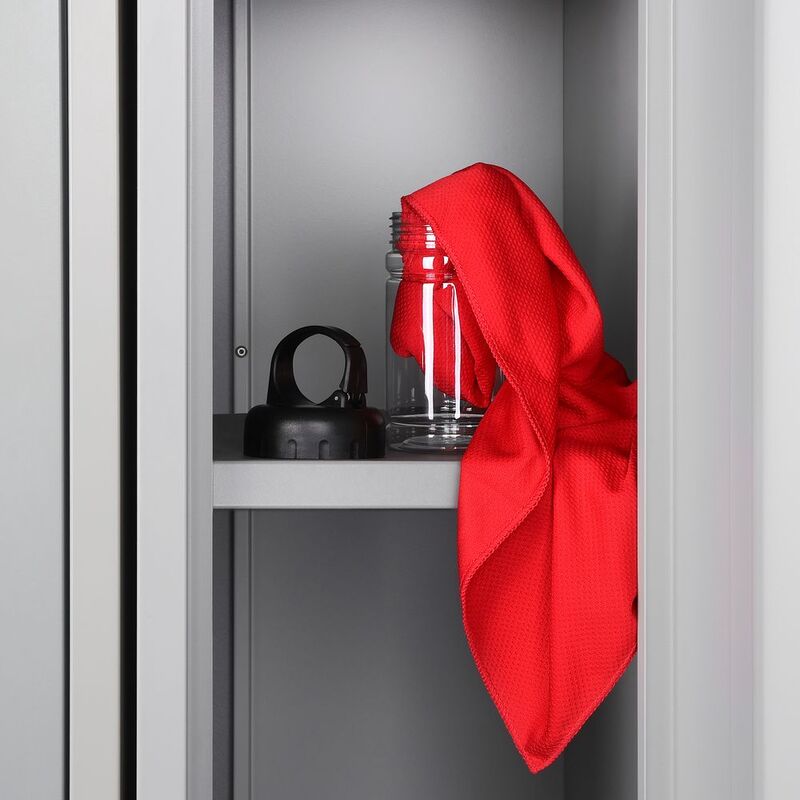 Охлаждающее полотенце Frio Mio в бутылке, красное арт.16282.50