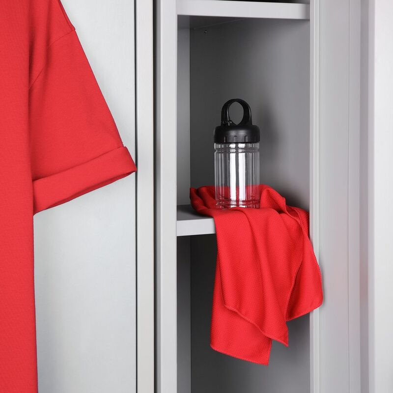 Охлаждающее полотенце Frio Mio в бутылке, красное арт.16282.50