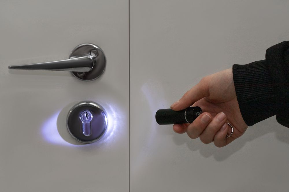 Брелок-фонарик Click Ray, ver.2, черный арт.16237.30