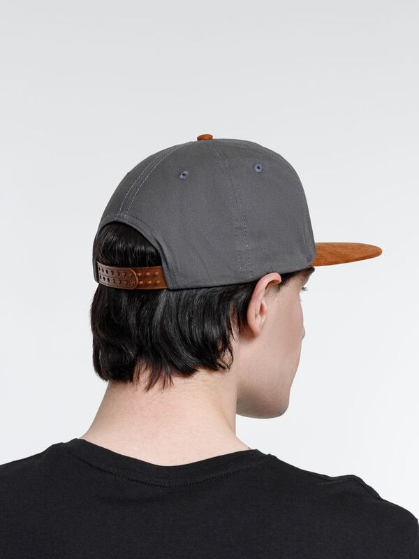 Бейсболка Foreside с прямым козырьком, серая с коричневым арт.16940.59