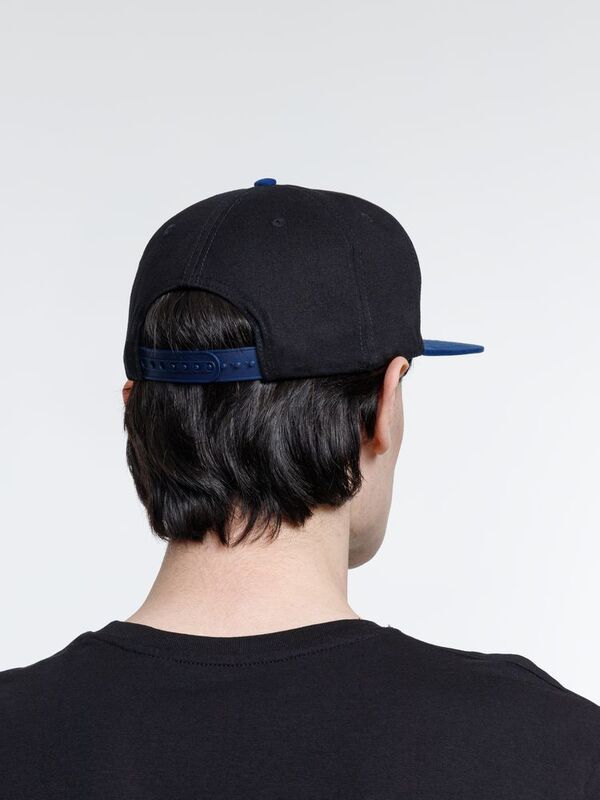 Бейсболка Foreside с прямым козырьком, черная с синим арт.16940.34