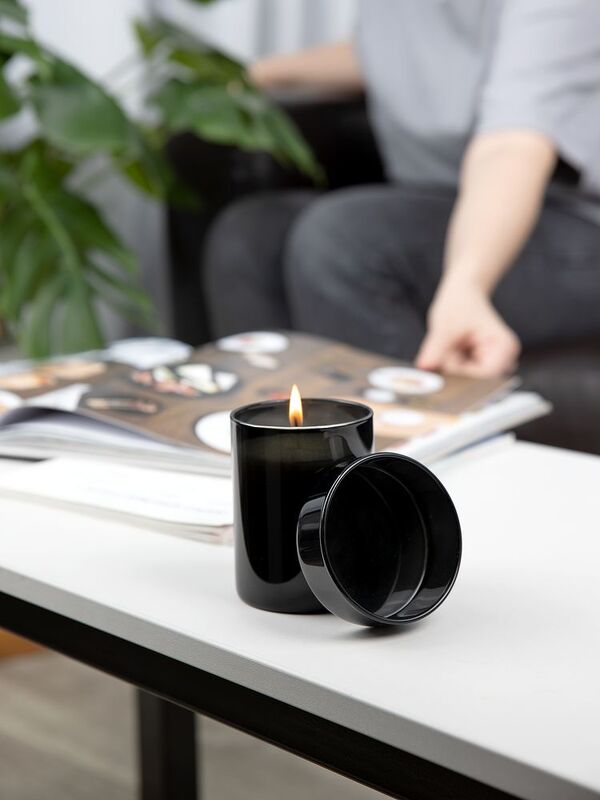 Ароматическая свеча Flikka, сандал и амбра, черная арт.17352.30