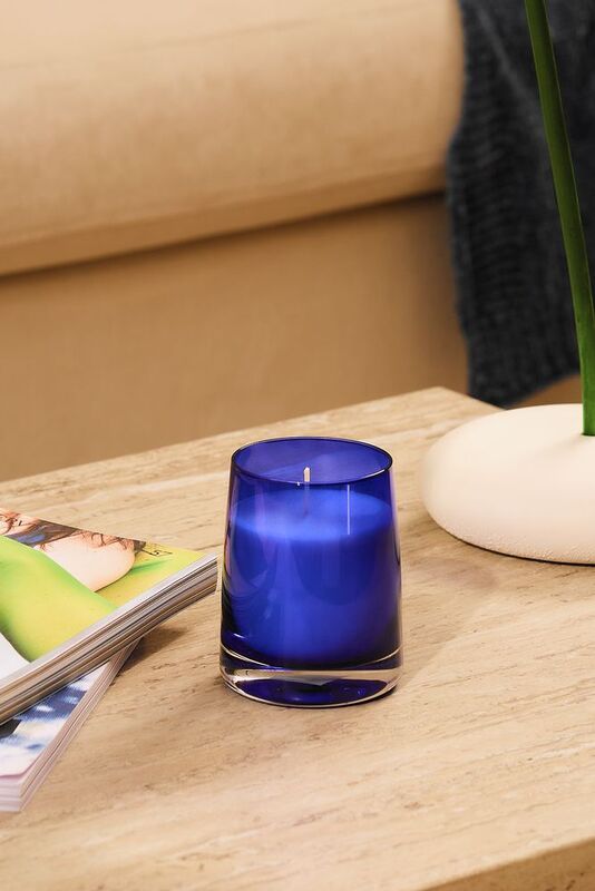 Ароматическая свеча Fragnola, пряная древесина и кардамон, темно-синяя арт.17354.44