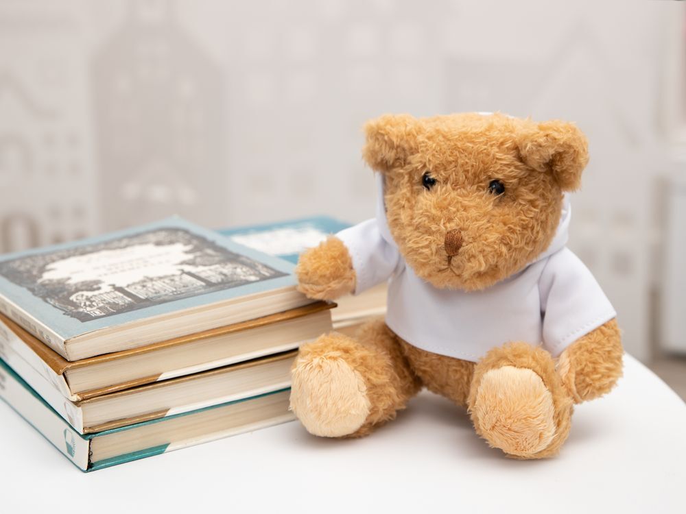 Мягкая игрушка &laquo;Мишка Cuddleton&raquo; в белом худи арт.22059.60