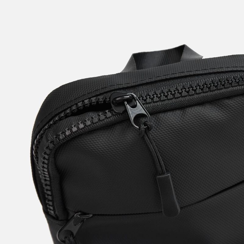 Спортивная кросс-боди сумка UrbanHike, черная арт.18722.30