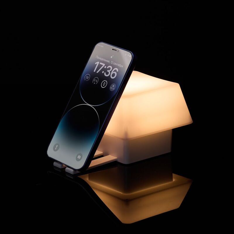 Светильник с подставкой для смартфона Knoppi, белый арт.18398.60