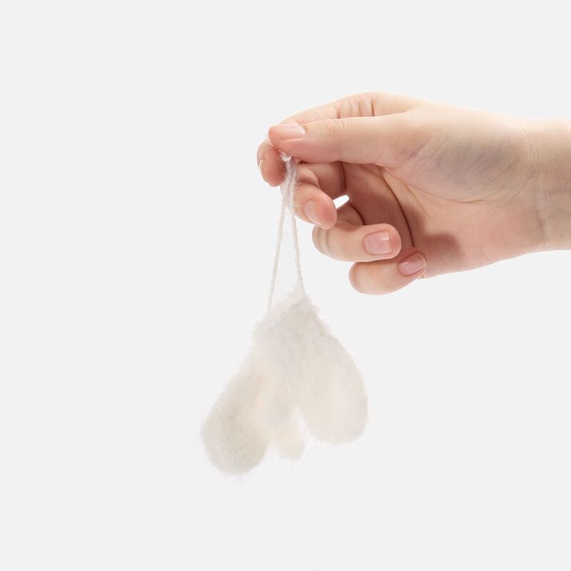 Подвеска на елку &laquo;Вьюжка&raquo;, варежки, белая арт.19261.60