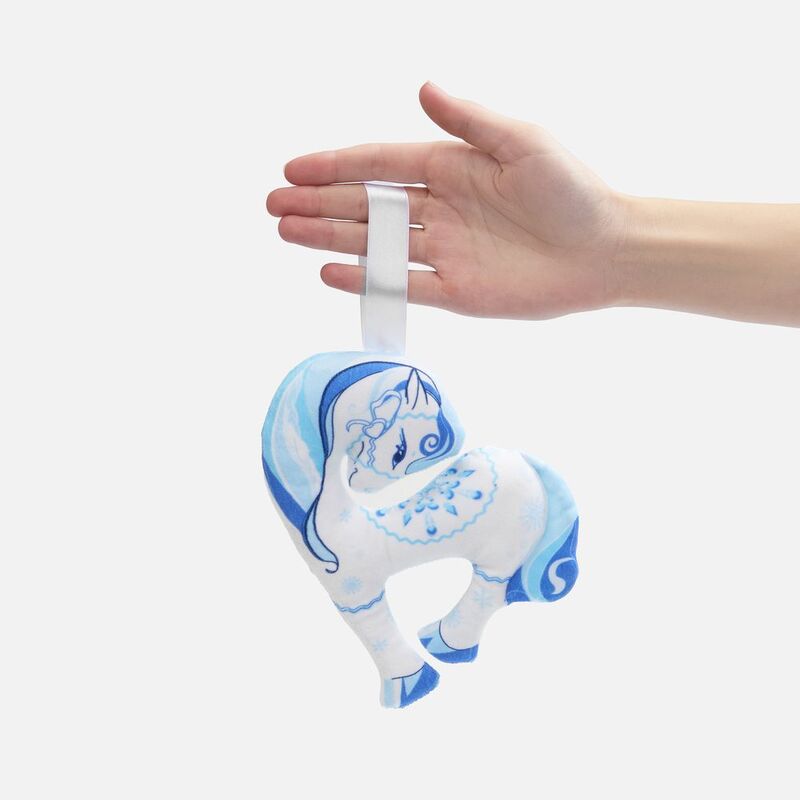 Мягкая игрушка &mdash; подвеска &laquo;Снежка&raquo; арт.22304